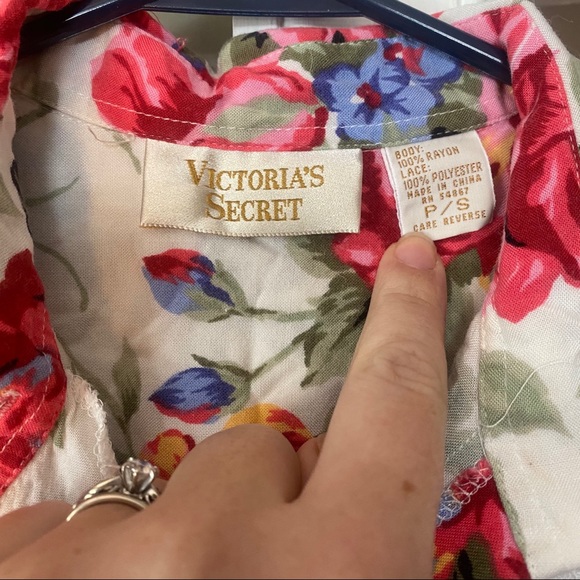 VINTAGE Victoria’s Secret button down night shirt - Picture 6 of 10